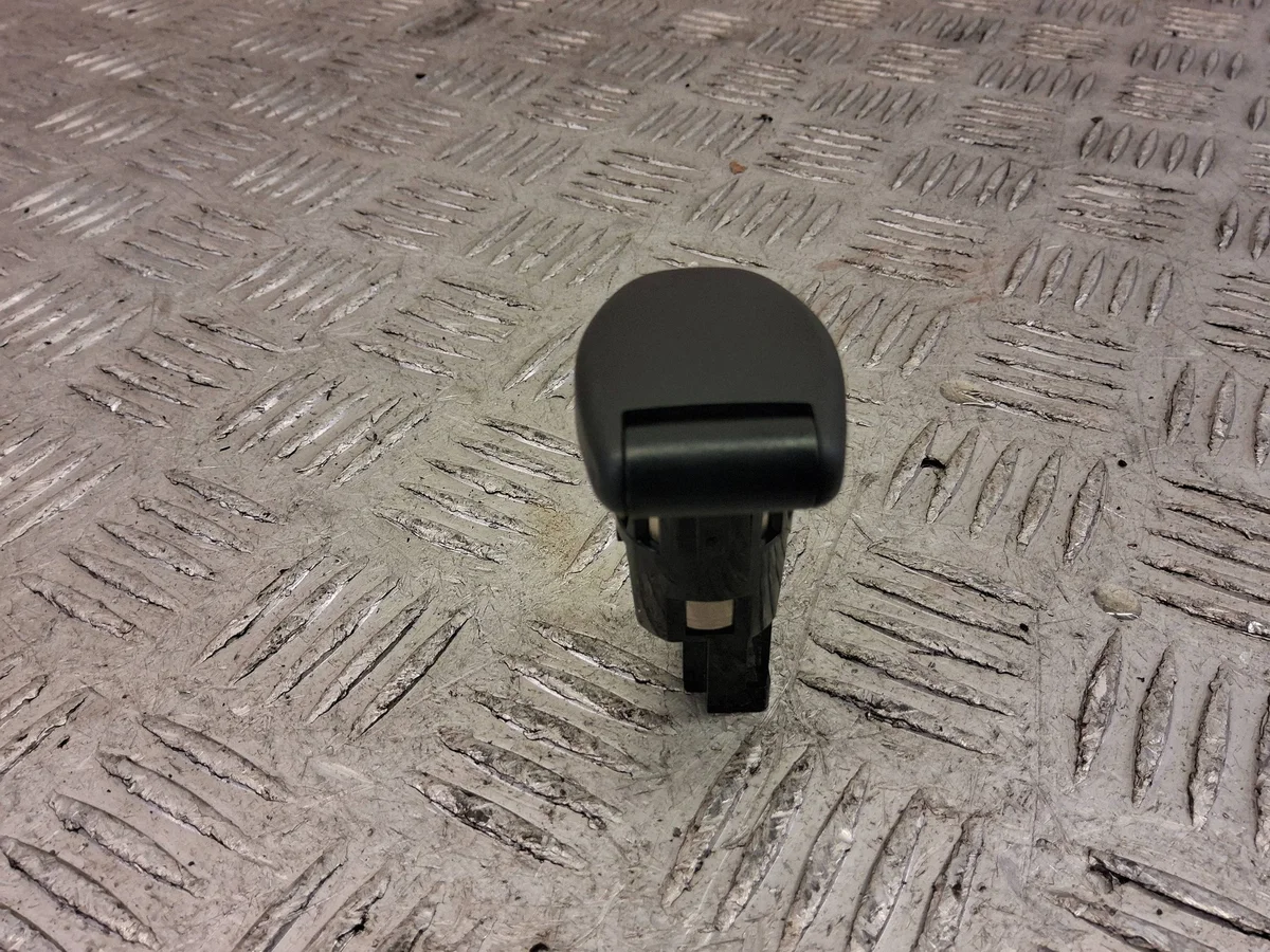 Gniazdo 12V Smart ForFour II W453 Usado image 5