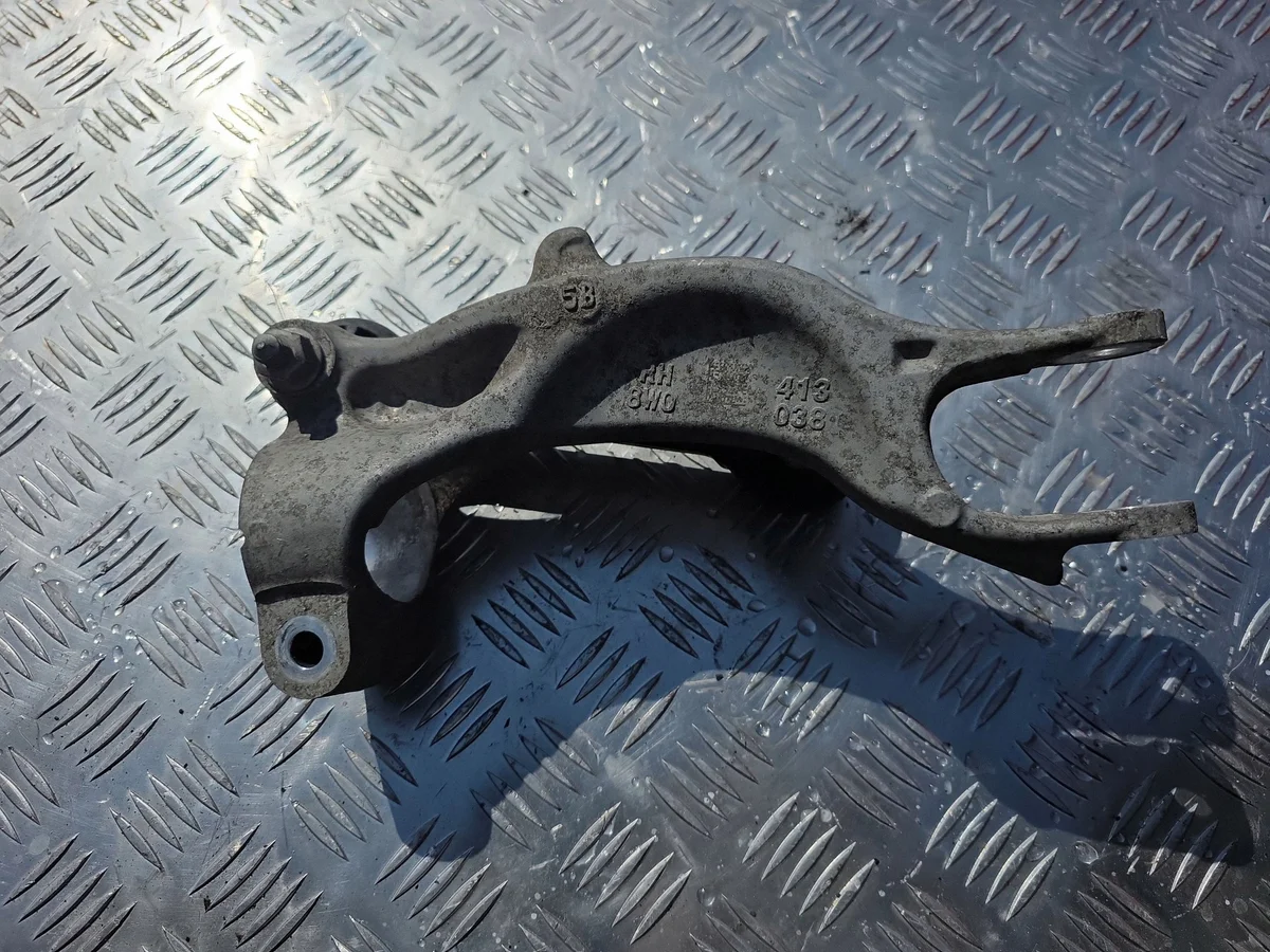 Fäste Amortyzator Höger Audi A4 A5 B9 8W0413038