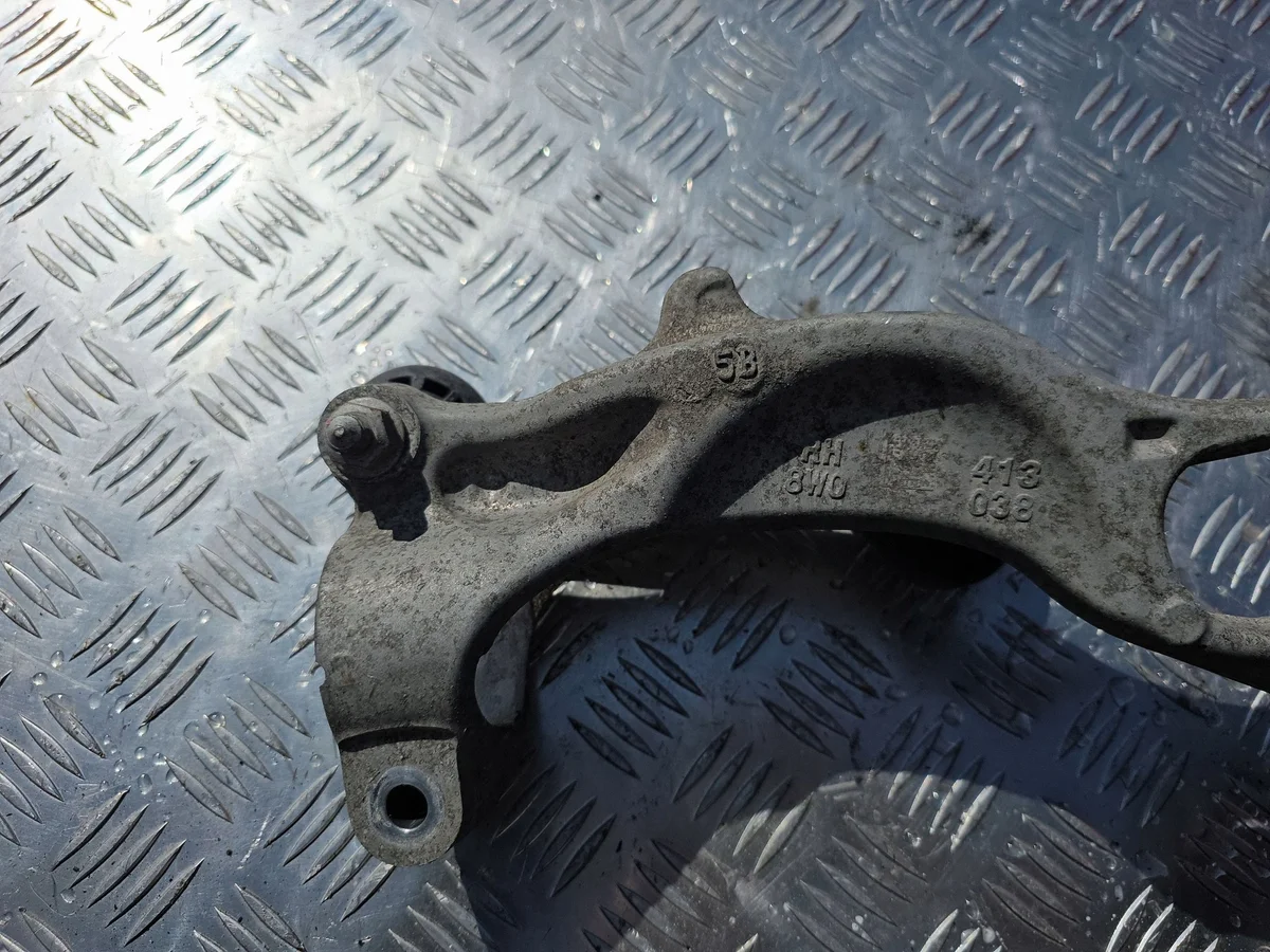 Fäste Amortyzator Höger Audi A4 A5 B9 8W0413038 image 3