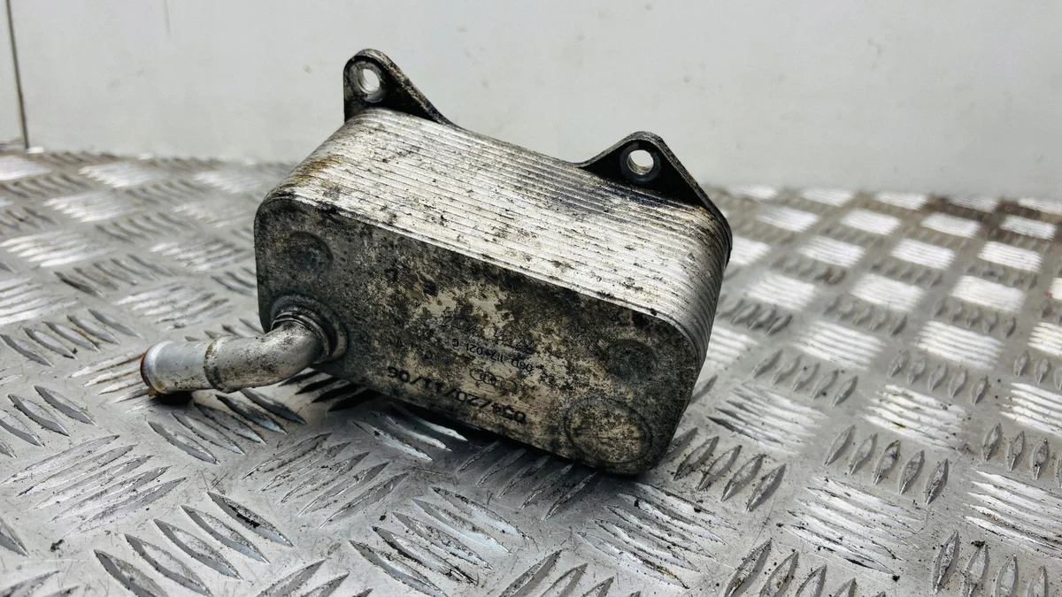 Audi TT Mk2 moottorin osa 06D117021C image 3