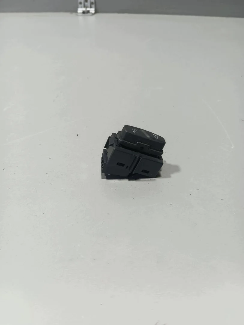 Volvo XC60 Central Lock Button 31318988 image 3
