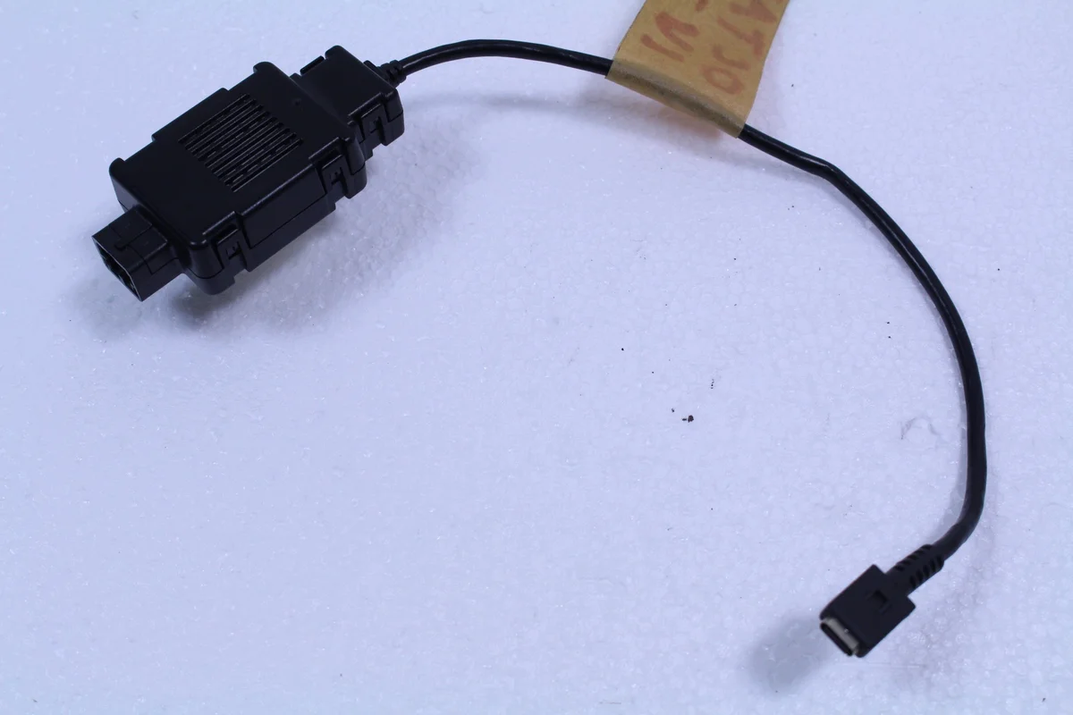 USB-portti Skoda Octavia Kombi IV 5E3035954E