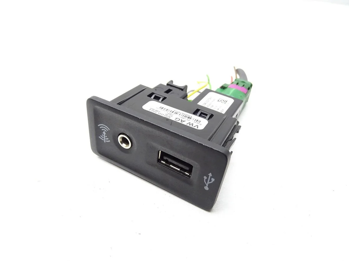 Conector USB 5Q0035726E VW Golf VII