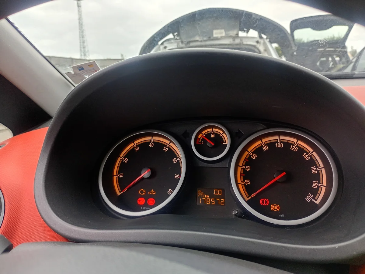 Opel Corsa D mittaristo 1.0 06-10 image 3