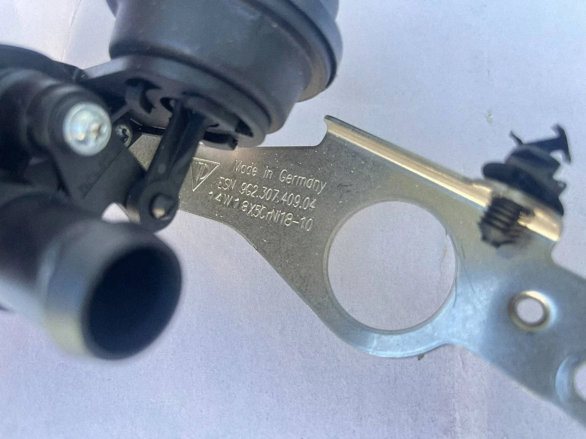 Porsche Boxster 982 Valve Refroidisseur Huile image 3
