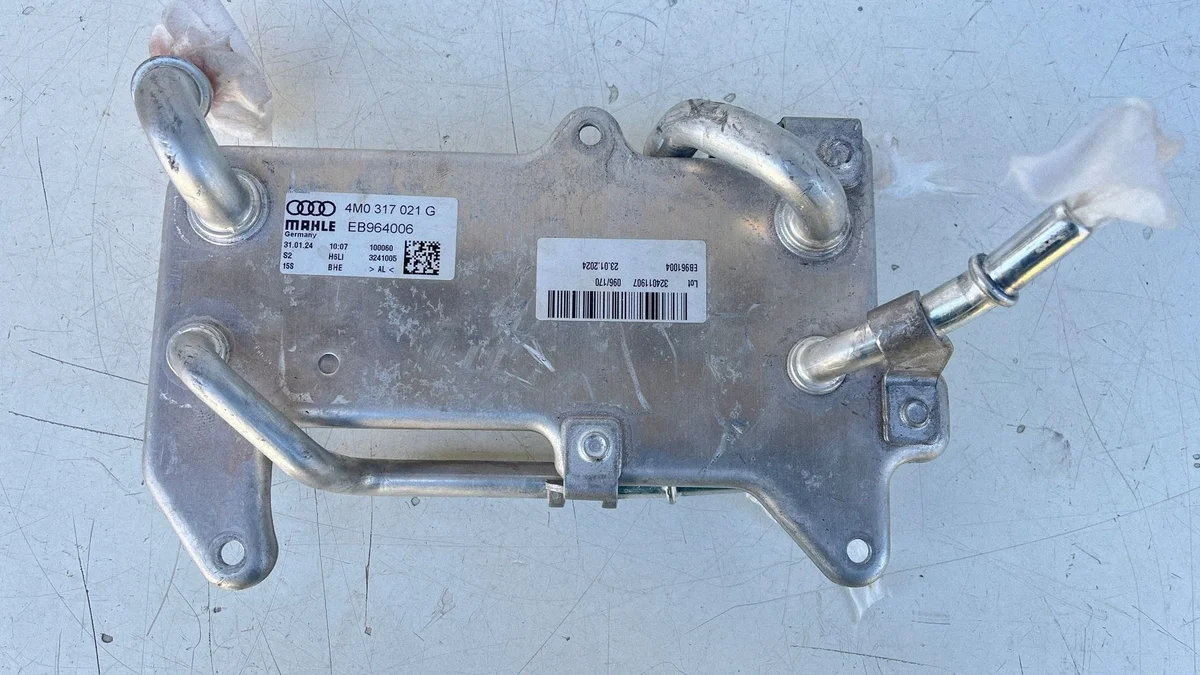 Audi A5 8T 8F 4M0317021G Parte Motor Usada