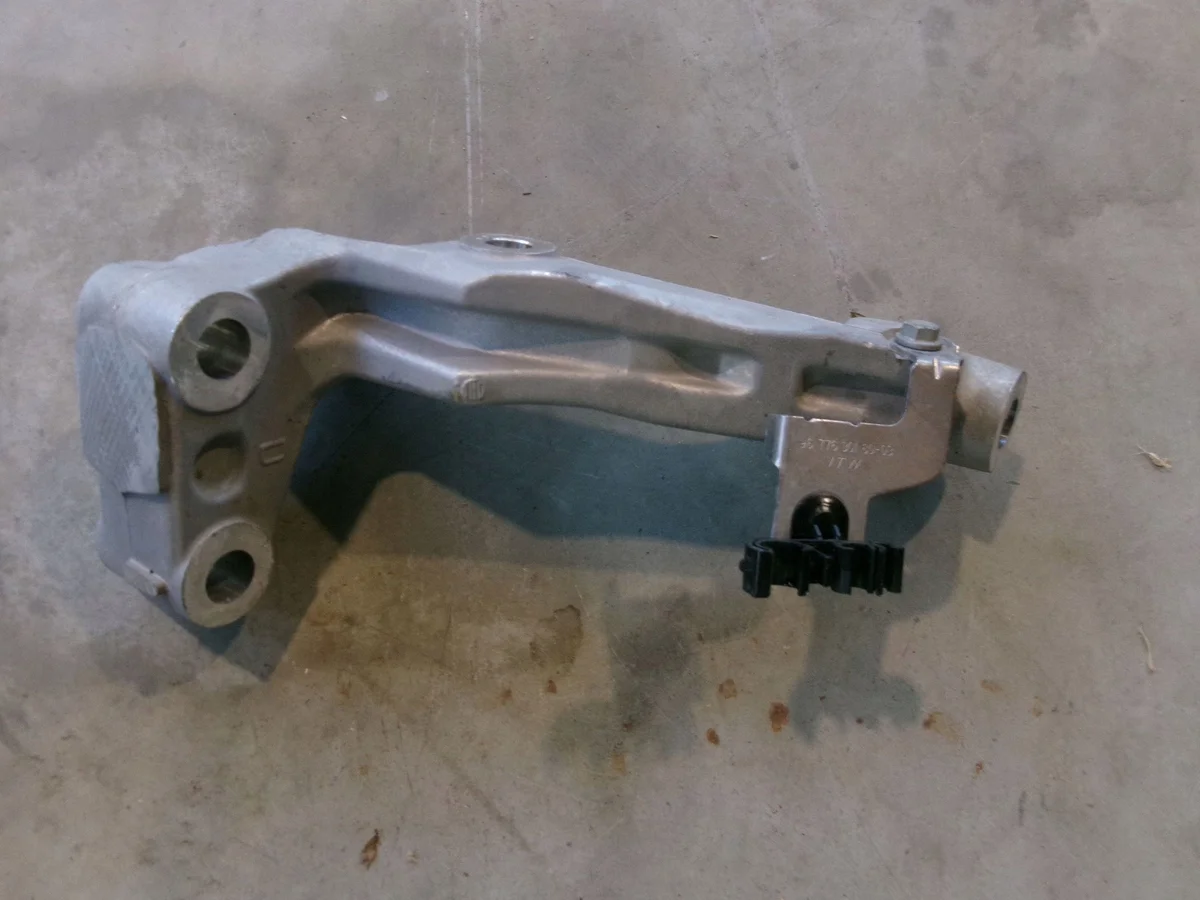 Voorste balk Peugeot 3008 II S04-18B
