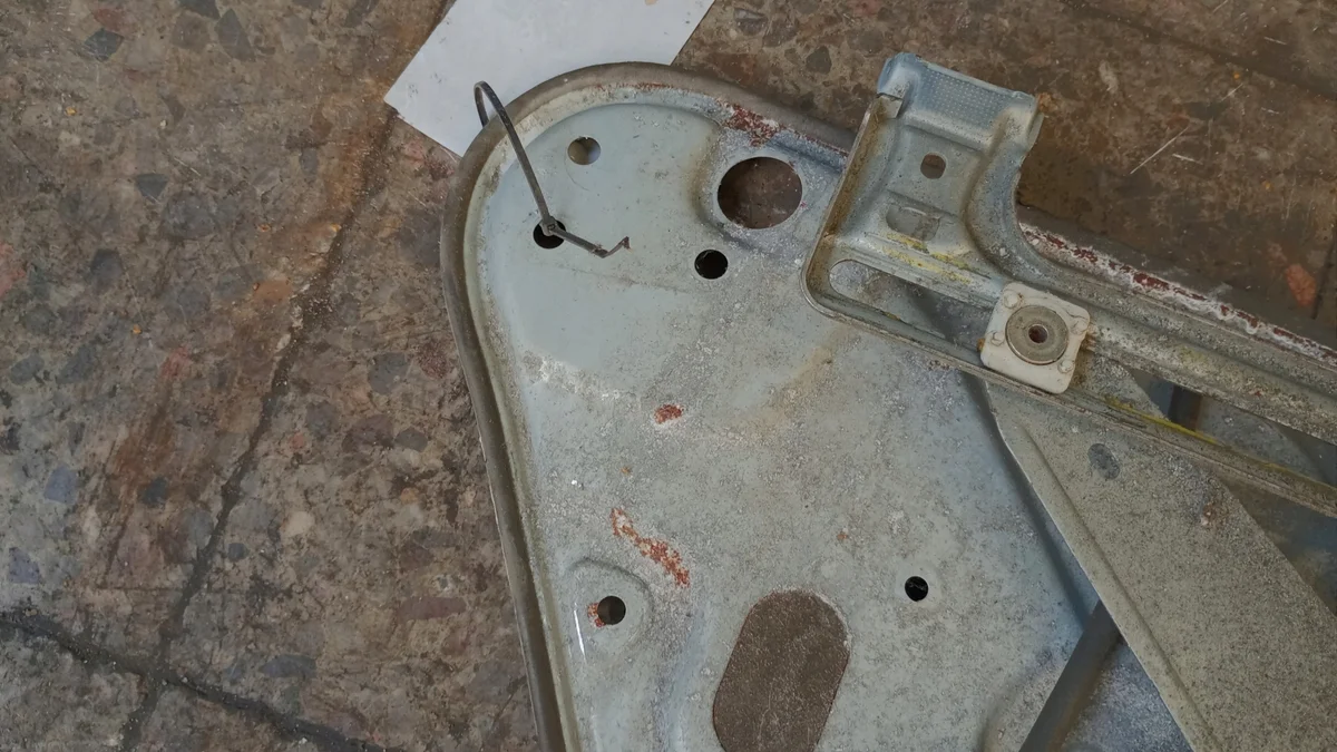 2003 Ford Focus C-MAX Manual Window Regulator Rear image 8