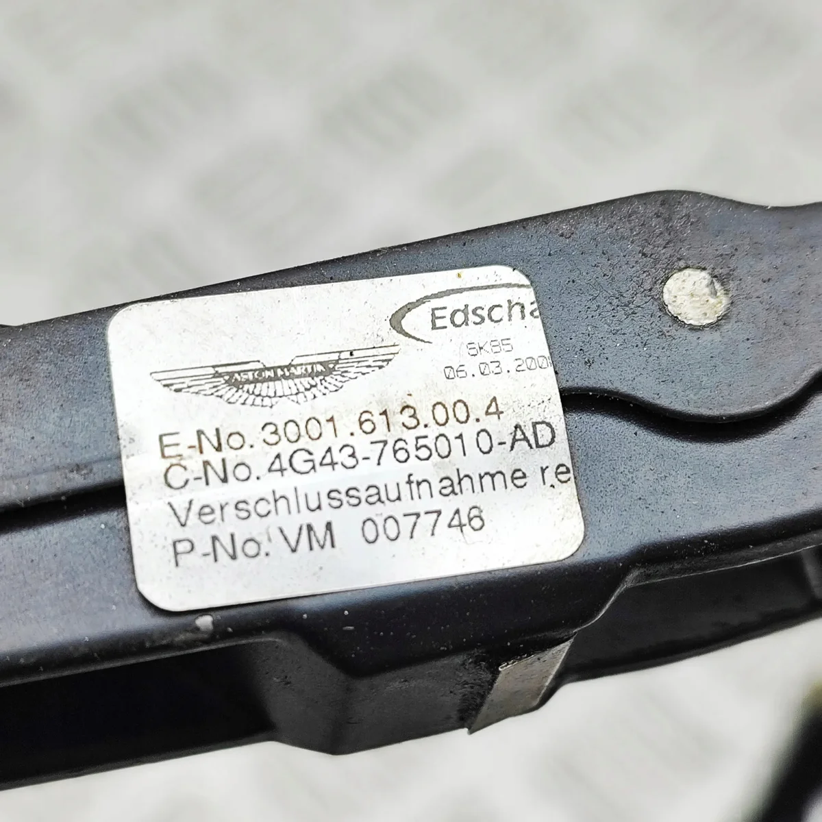 Aston Martin DB9 Cabrio Dachschloss 4G43765010AD image 7