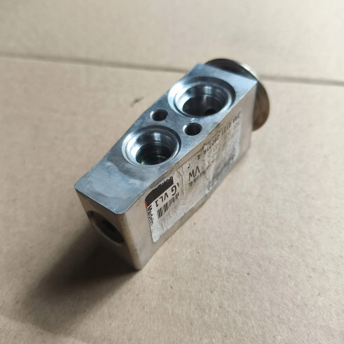 Volkswagen Expansion Valve 5Q1816103D image 3