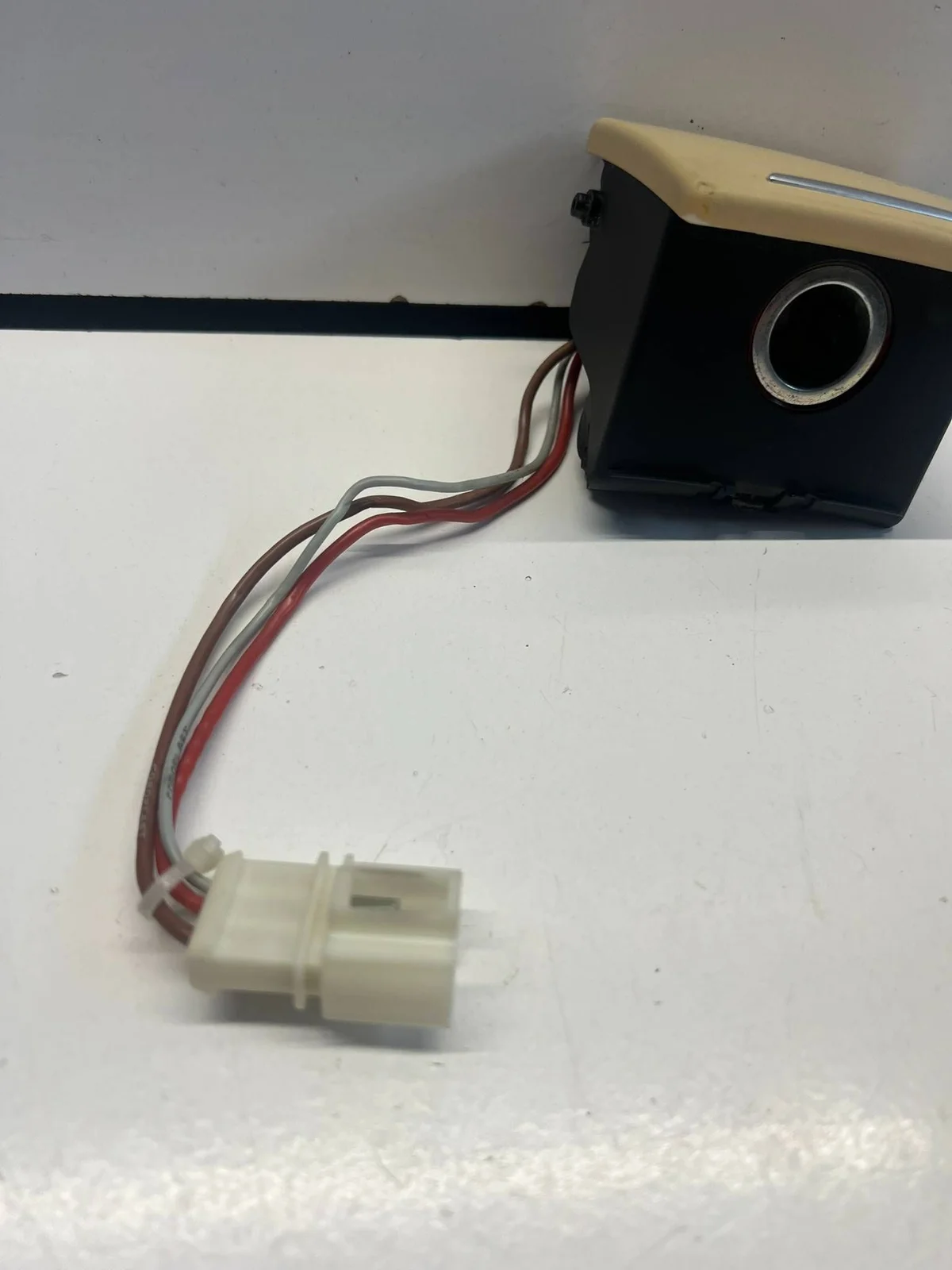 Audi A8 D4 Front Lighter Socket YQP5274 image 3
