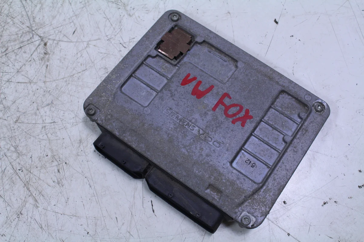 Unidade de Controle Motor VW FOX 1.2 03D906033H image 3