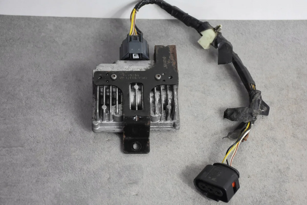 Ohjausyksikkö polttoainepumpulle Range Rover
