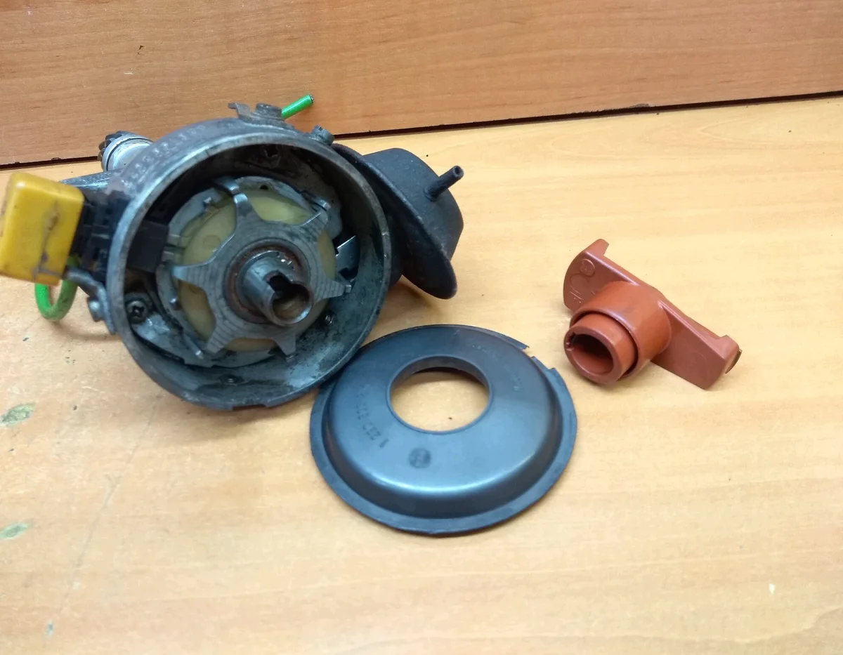 Zündverteiler Mercedes W114 250 2.8 0237306045 image 3