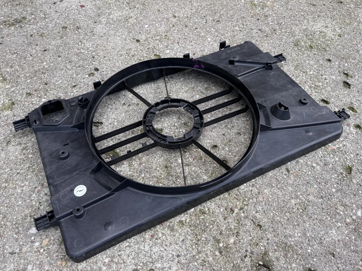 Opel Zafira C Astra IV J Obudowa wentylatora