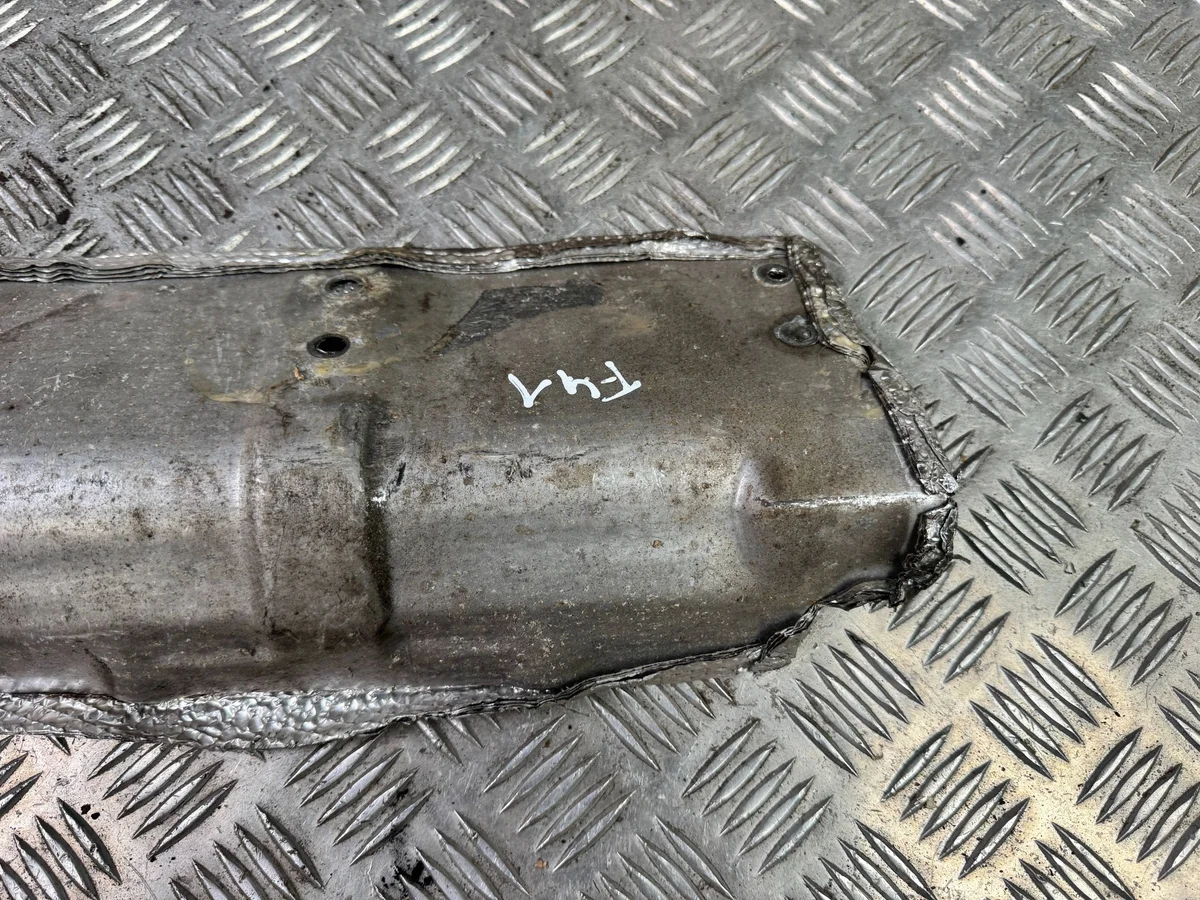 Maserati GranCabrio M145 Uitlaat Hitte Schild image 6