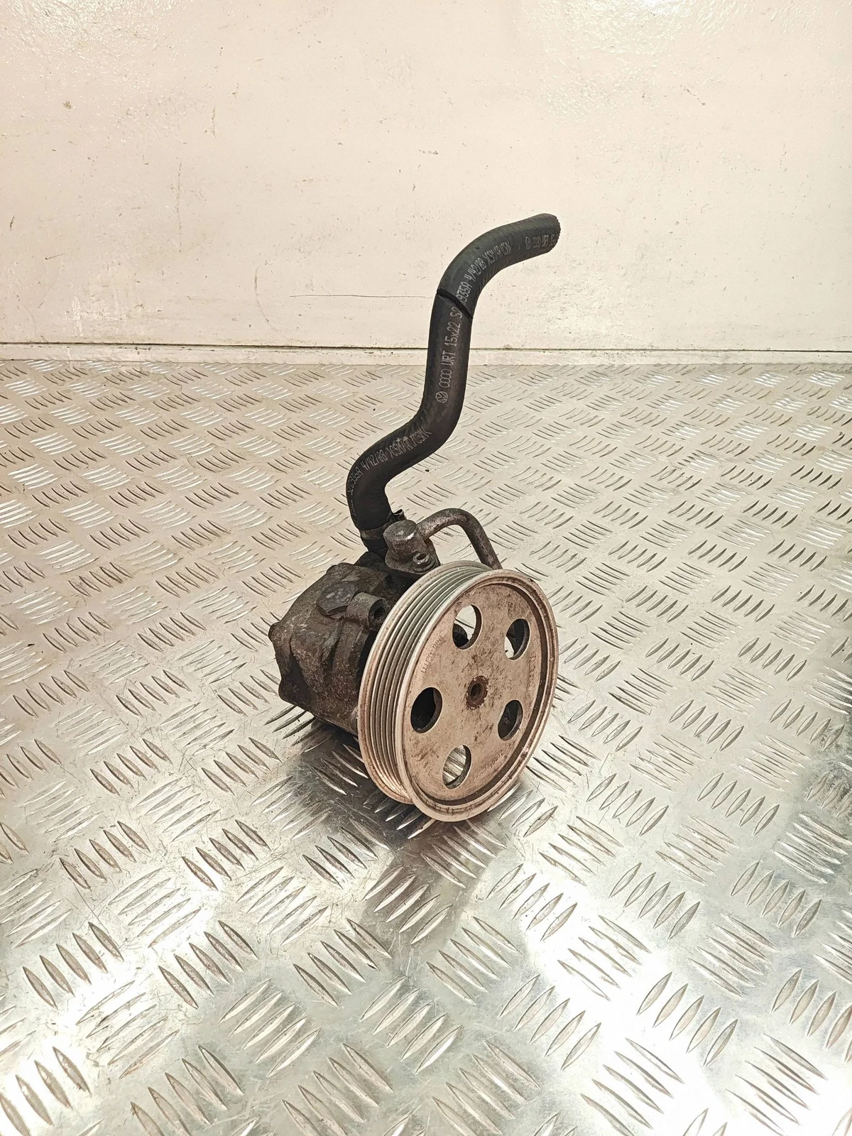 Bomba Direção Audi A4 B8 8K0145153F Usada