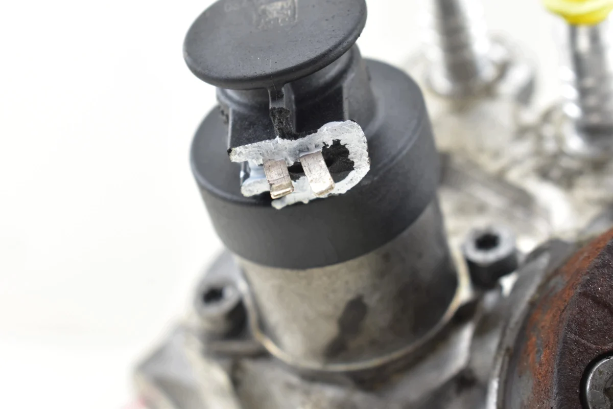 Pompe Injection BMW E60 E87 E90 E91 X3 E83 F10 2.0D image 3
