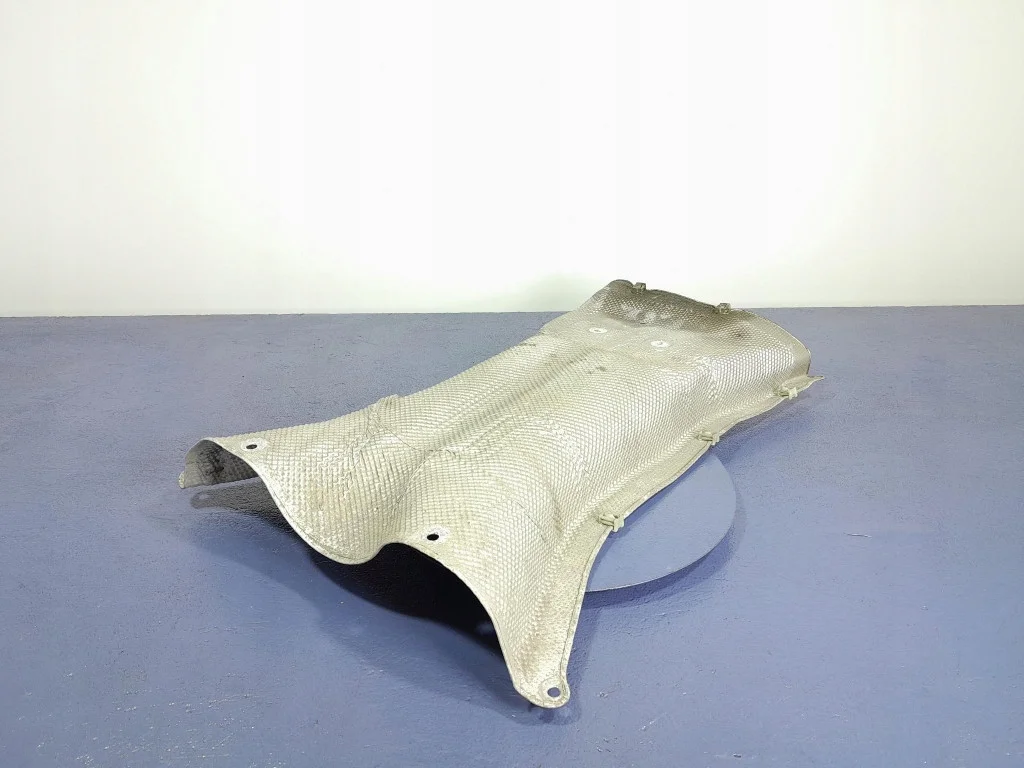 BMW X5 G05 Termoskydd bränsletank mitt