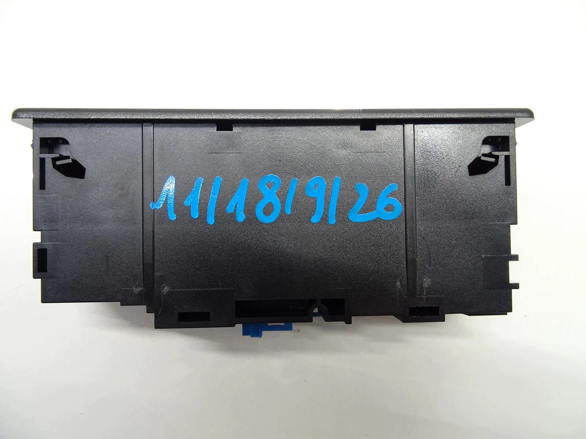 Prise USB Mercedes W205 A2058200226 LrHJqoN image 5