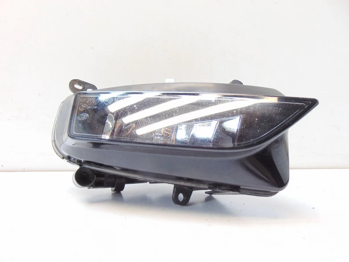Farol de Nevoeiro Audi A4 B8 L/D Esquerdo Usado image 3