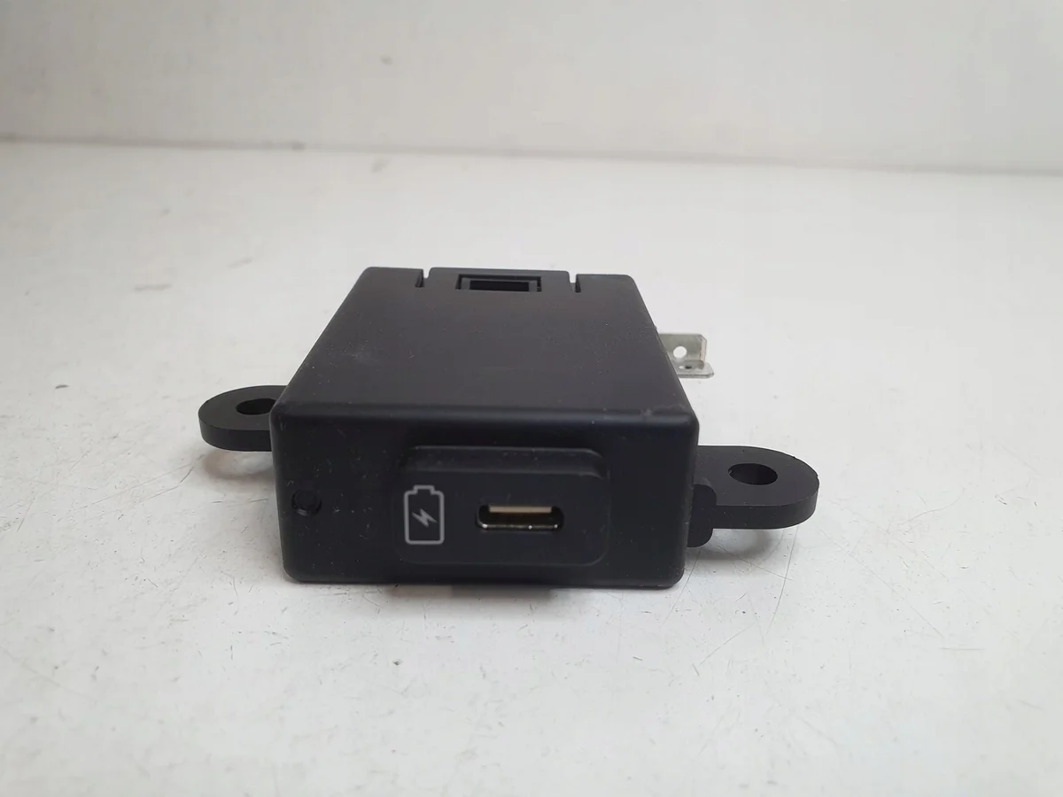 USB-port Kia Sportage V 96125-P1610WK