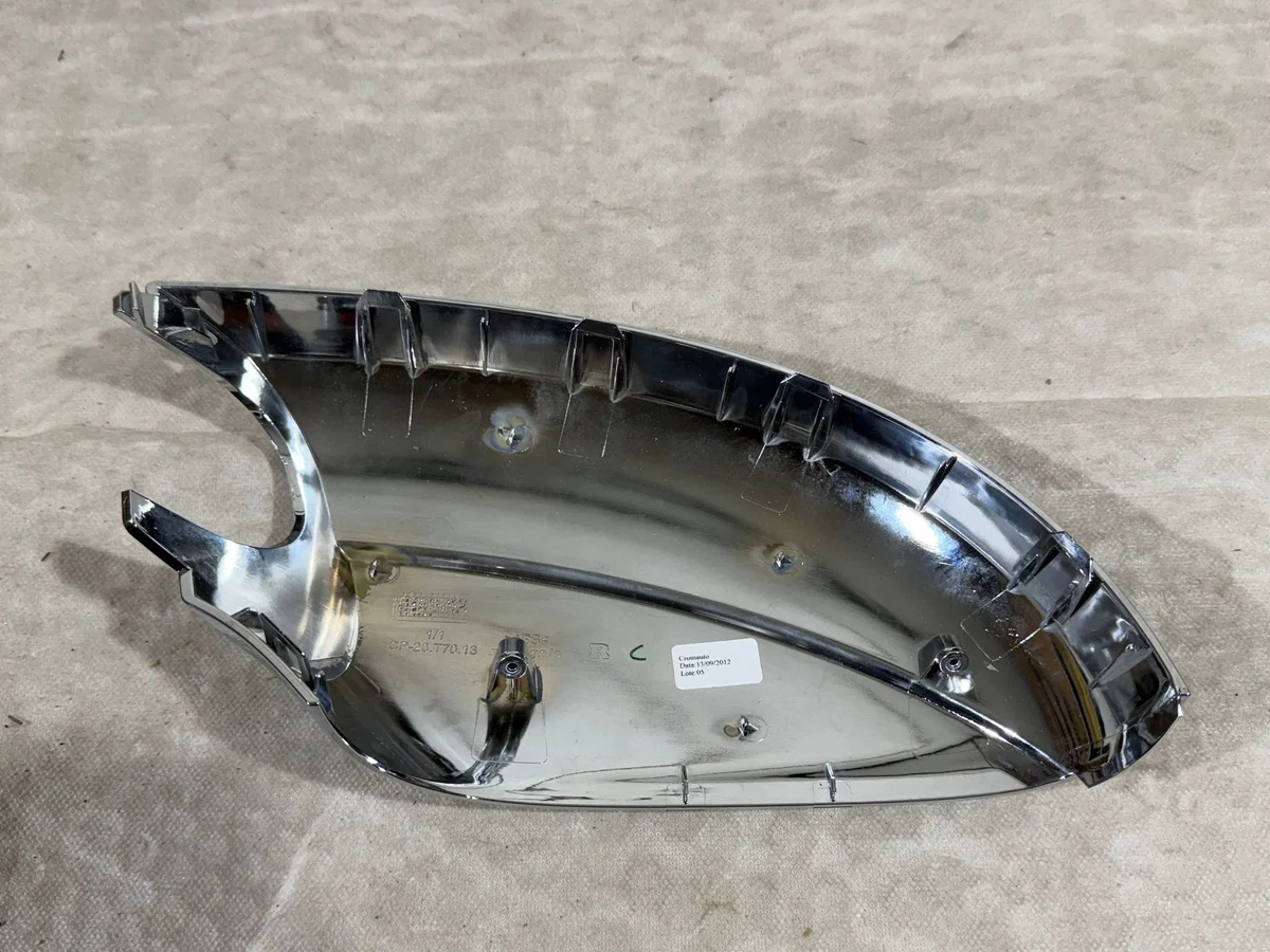 VW Amarok Chrom Spiegelkappe Rechts Gebruikt image 3