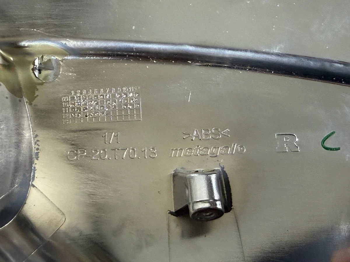 VW Amarok Chrom Spiegelkappe Rechts Gebruikt image 4