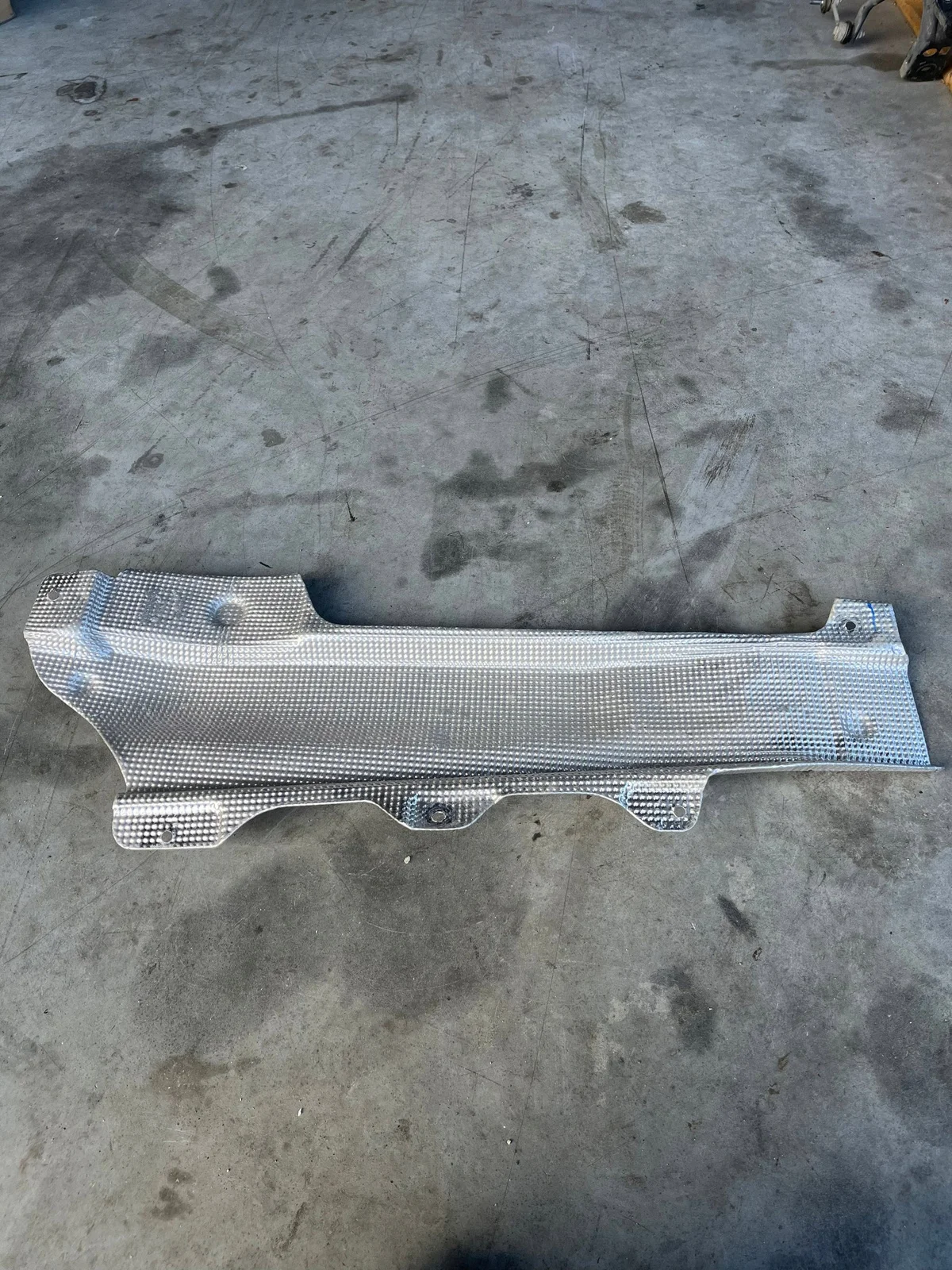 Alfa Romeo Giulia Lämpösuoja Pakoputkelle 50567750 image 4