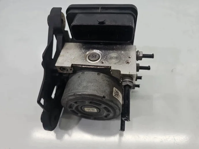 ABS Pump Seat Leon 5F1 3Q0614517T Used image 3