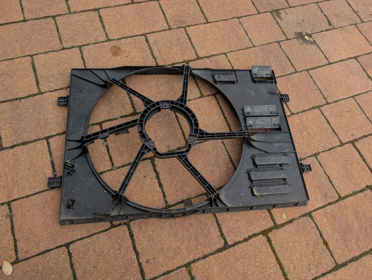 Carcasa Ventilador VW 5Q0121205N Usada