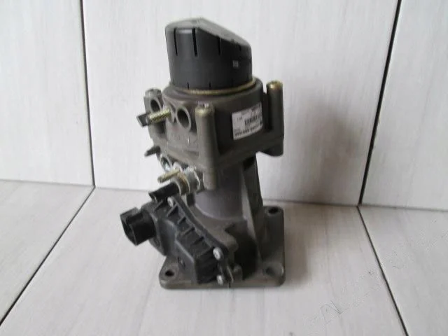 Hauptbremsventil SCANIA R P G 1442938 image 4