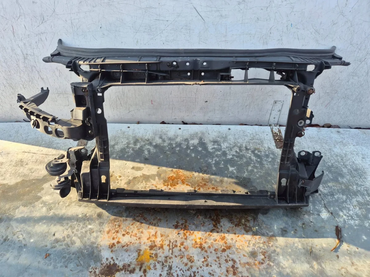 Audi A3 8P0 LIFT 08-12 främre stötfångarförstärkning