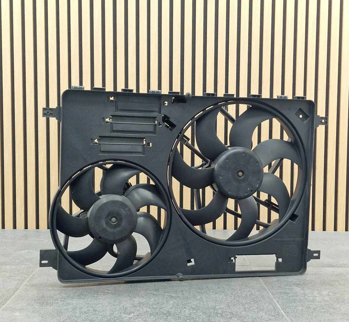 Land Rover Radiator Fan 6G91-8C607-BD Used