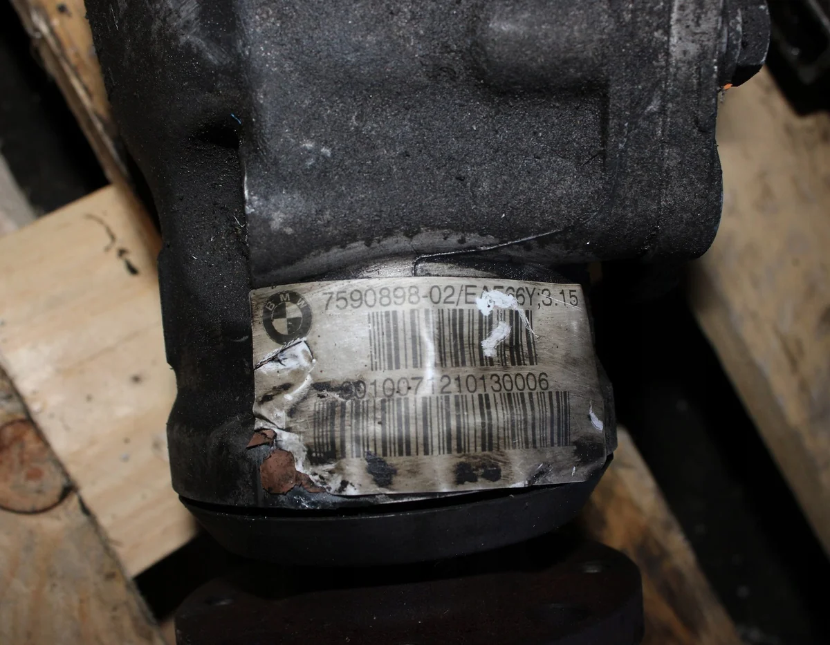 BMW X6 E71 Front Differential Axle 7590898 image 4