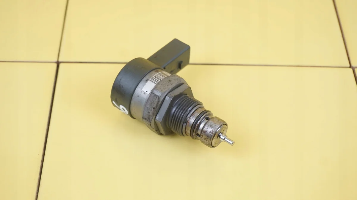 Audi 057130764AB Valve Pression Carburant image 4