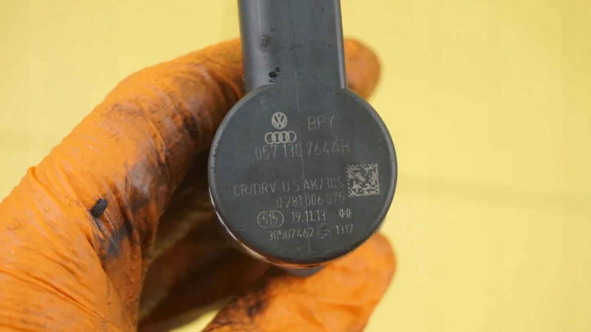 Audi 057130764AB Valve Pression Carburant image 5