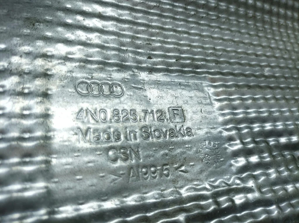 Audi A8 D5 Lämpösuoja Pakoputki Oikea image 3