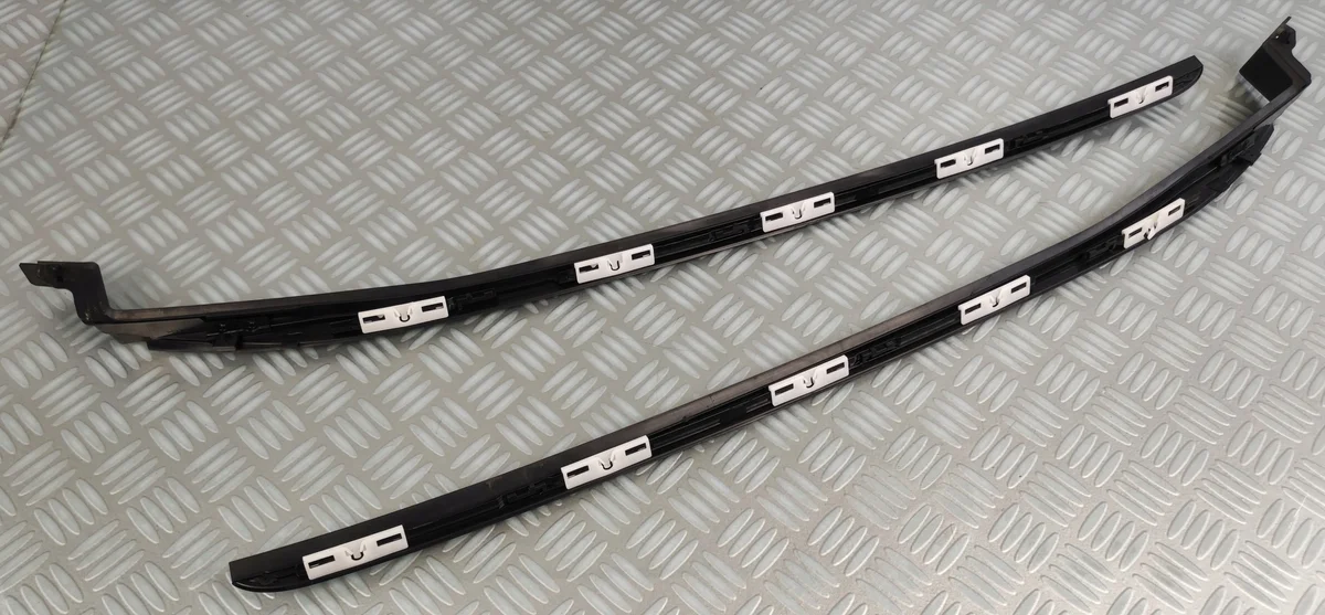 Listello parabrezza Toyota Mirai II 20- usato image 5