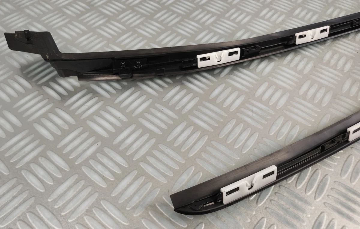 Listello parabrezza Toyota Mirai II 20- usato image 6