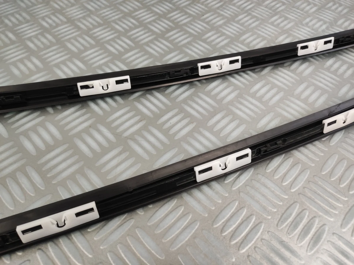 Listello parabrezza Toyota Mirai II 20- usato image 7