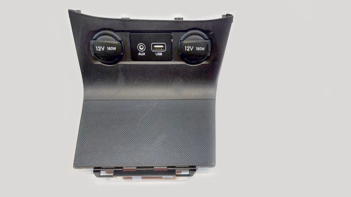 USB AUX Buchse Zigarettenanzünder Hyundai i20 II