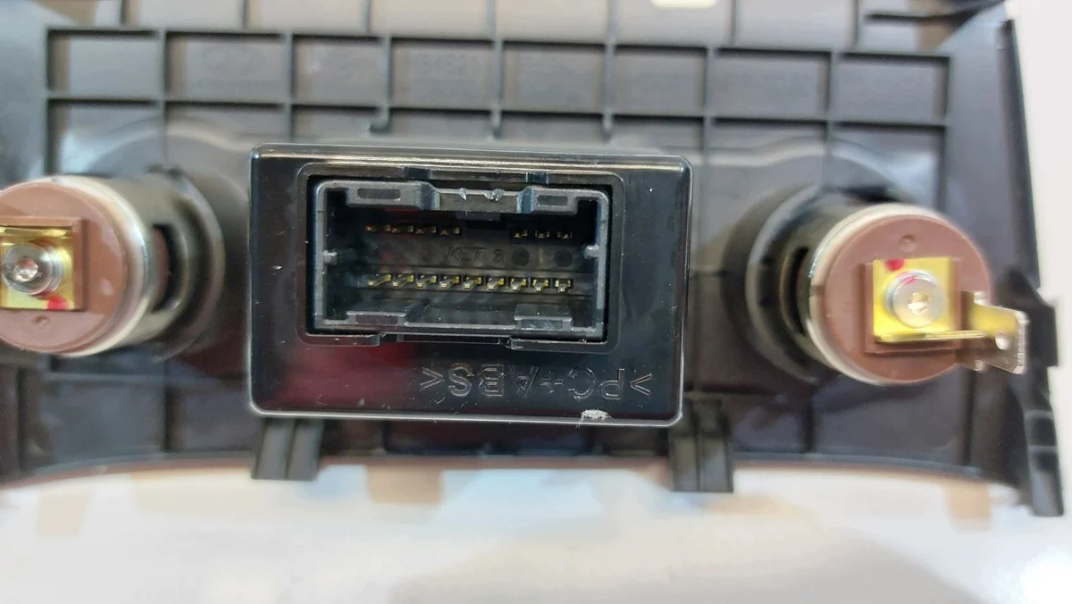 USB AUX -pistoke Hyundai i20 II (2014-2018) image 4