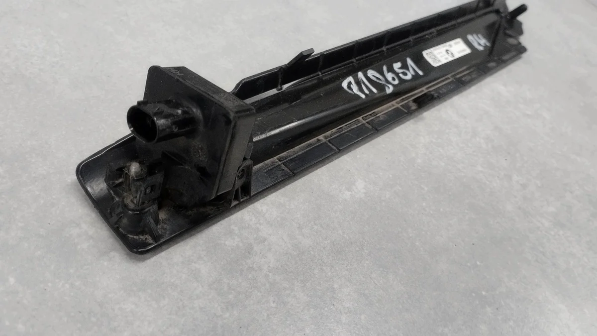 Gleitschiene Türgriffbeleuchtung RH + LED BMW G22 G26 image 4
