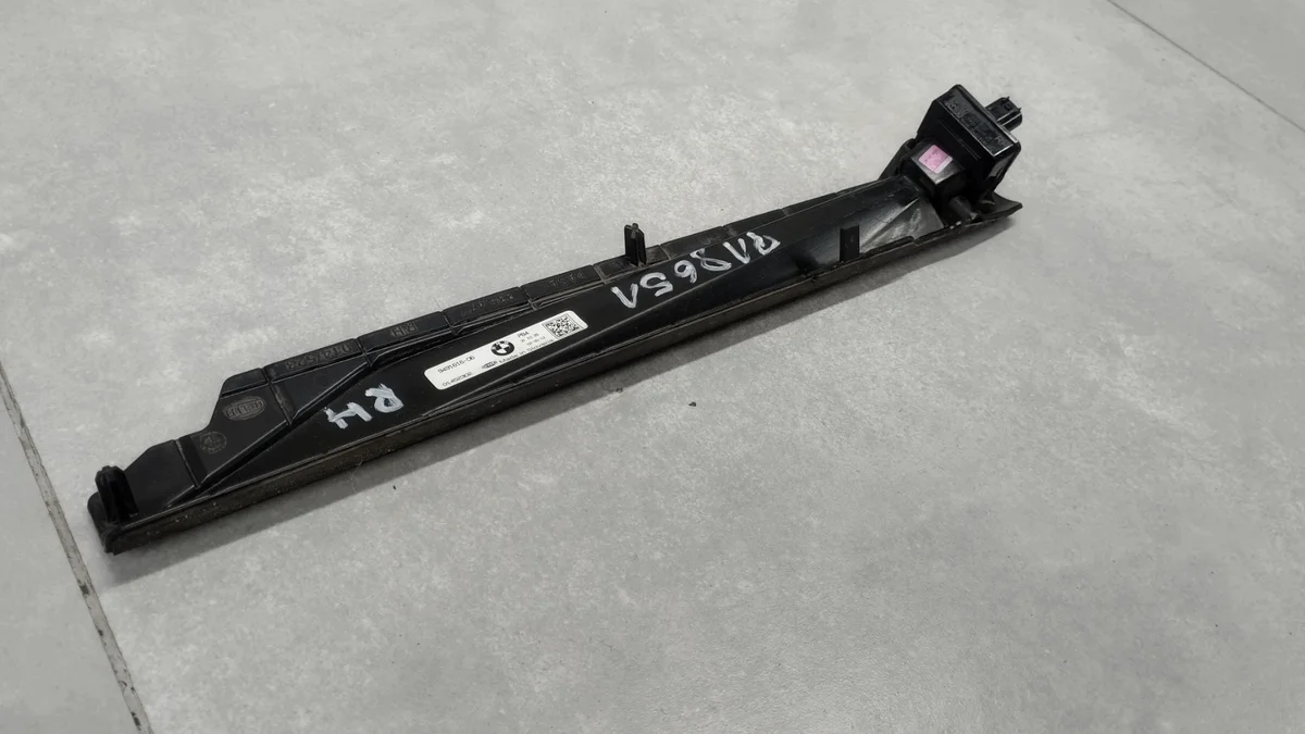 Gleitschiene Türgriffbeleuchtung RH + LED BMW G22 G26 image 8