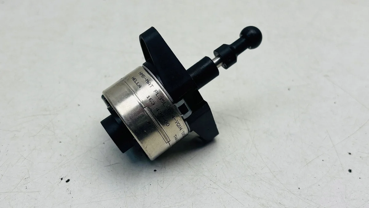 Audi A6 S6 C6 4F Scheinwerfer Stellmotor PL35L024Y image 3
