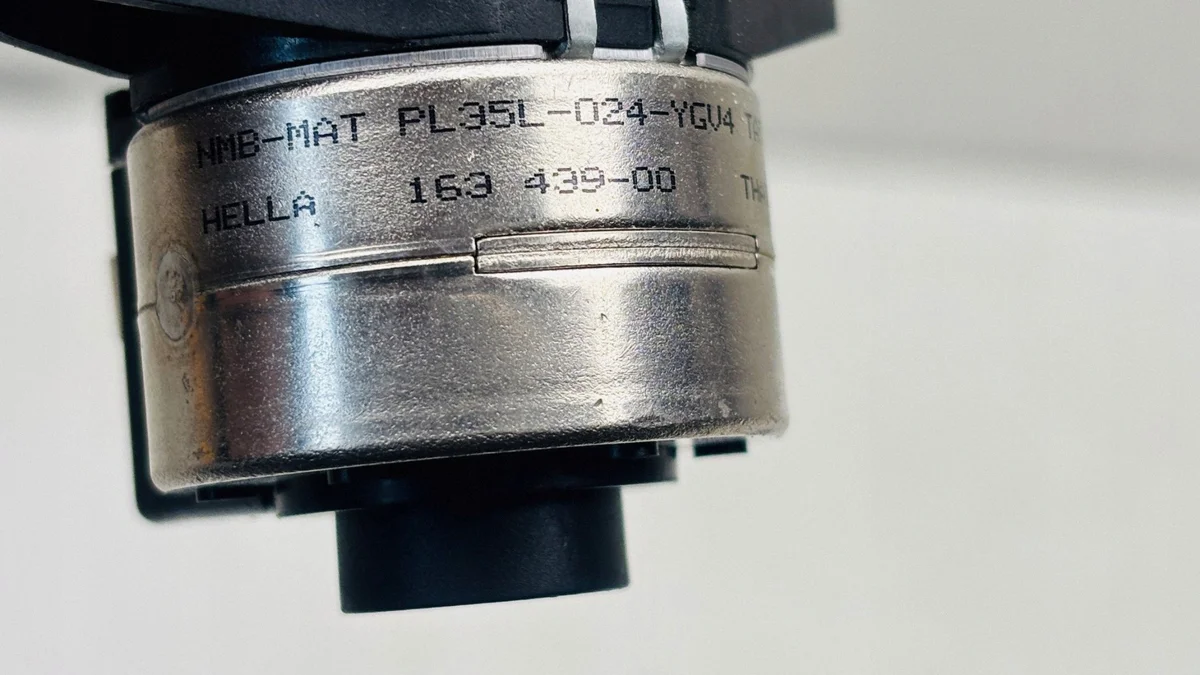 Audi A6 S6 C6 4F Scheinwerfer Stellmotor PL35L024Y image 5