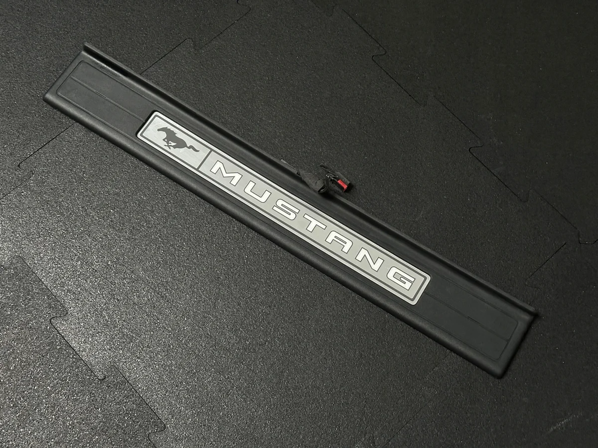 Ford Mustang MK6 Listello Soglia Destra LED