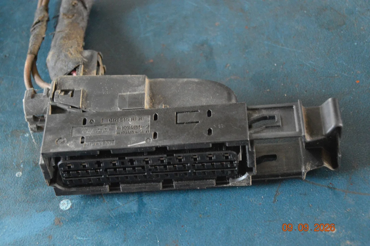 Mercedes W211 Modul ABS Stecker 2115450883 image 3