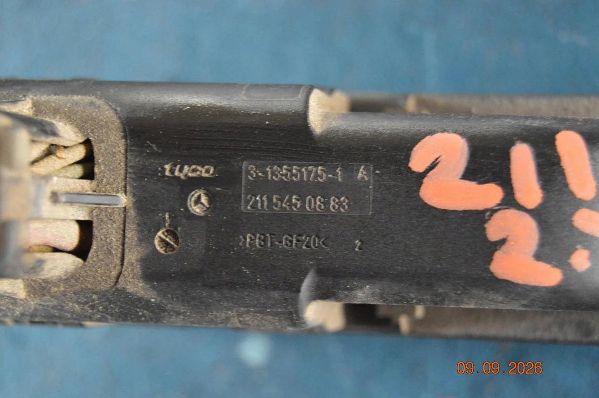 Mercedes W211 Modul ABS Stecker 2115450883 image 5